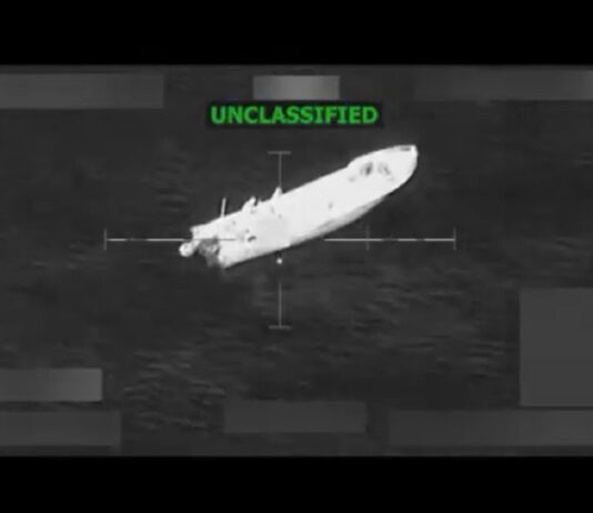 EEUU atacó otros dos buques en el Pacífico y dejó seis muertos EEUU atacó otros dos buques con drogas en el Pacífico y dejó seis muertos