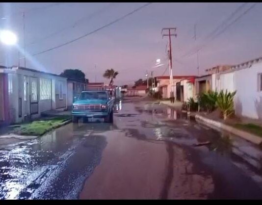 Más de 100 familias afectadas por bote de agua potable en sector Santa María +VIDEO