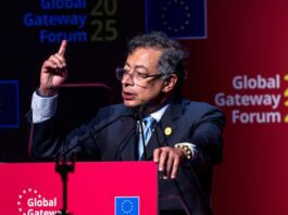 Presidente Petro critica suspensión de vuelos en Latinoamérica por advertencia de EEUU Presidente Petro critica cancelación de vuelos en Latinoamérica por advertencia de EEUU / Colombia suspendió colaboración de inteligencia con EEUU