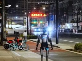 Robot humanoide chino entra al Guinness tras caminar tres días Robot humanoide chino entra al Guinness tras caminar tres días