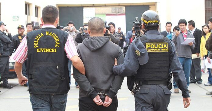 Perú | Venezolano saltó desde un tercer piso para escapar de la policía