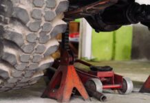 Lo aplastó el carro que reparaba +DETALLES