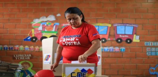 Maduro llama participar masivamente en la consulta del 23N Maduro llama participar masivamente en la consulta del 23N