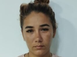 Elaboraba pornografía infantil con sus hijas, así la descubrieron