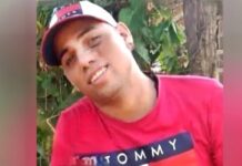 Acribillan a tiros a un joven frente a su casa