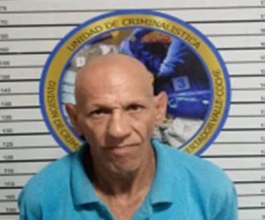 Agredió física y verbalmente a su madre de 79 años