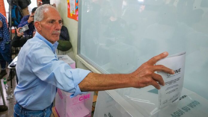 Asfura remonta y lidera la contienda electoral en Honduras