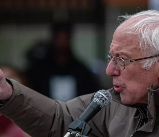 Sanders: Trump utiliza agresión a Venezuela para desviar atención de crisis en EE.UU. Sanders: Trump utiliza agresión a Venezuela para desviar atención de crisis en EE.UU.