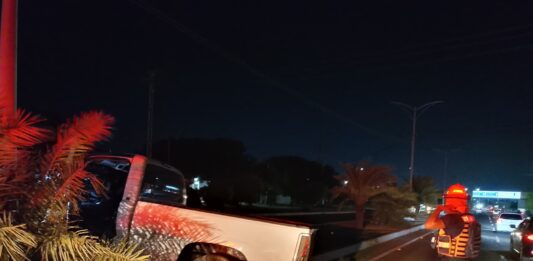 Vídeo| Camioneta chocó con un poste en Las Margaritas