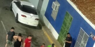Colisión entre un Aveo y una moto en el centro de Punto Fijo dejó este resultado