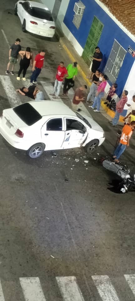 Colisión moto aveo centro punto fijo