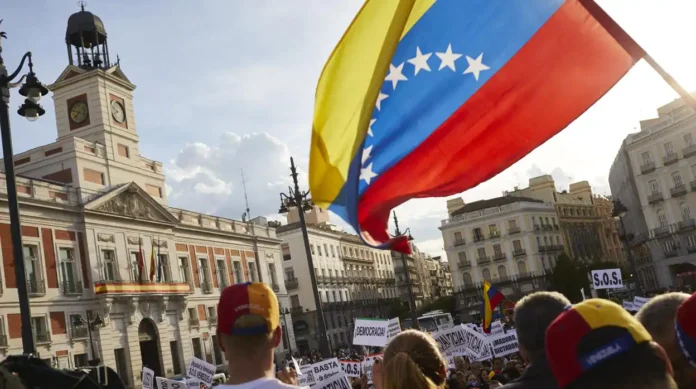 Colombianos y venezolanos, la población extranjera que más aumenta en España