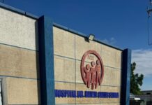 Dama sufre lesiones al caerle un vehículo encima en el sector Industrial