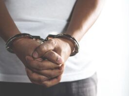 Hombre estafó a varias madres solteras y les gritó «¡Feliz Navidad!» tras ser condenado Hombre estafó a varias madres solteras y les gritó "¡Feliz Navidad!" tras ser condenado