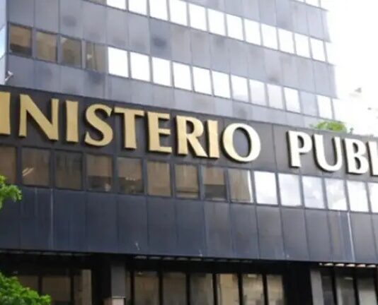 Imputan a exfiscales del MP por corrupción