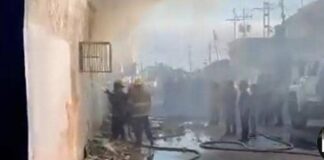 Incendio acabó con estructura comercial en Punto Fijo