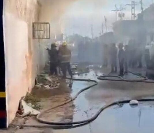 Incendio acabó con estructura comercial en Punto Fijo
