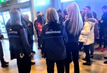 Intentan desalojar a venezolanos varados en aeropuerto de Barajas Intentan desalojar a venezolanos varados en aeropuerto de Barajas