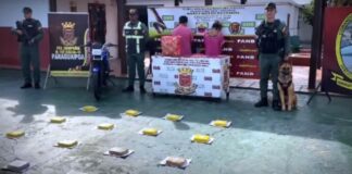 Decomisan 18 panelas de presunta marihuana a una pareja de motorizados