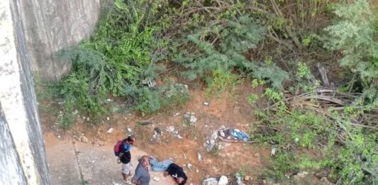Motorizado cayó en una quebrada de ocho metros de profundidad en la Morón – Coro