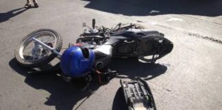 Motorizado ebrio perdió el control de la unidad y se fue al pavimento