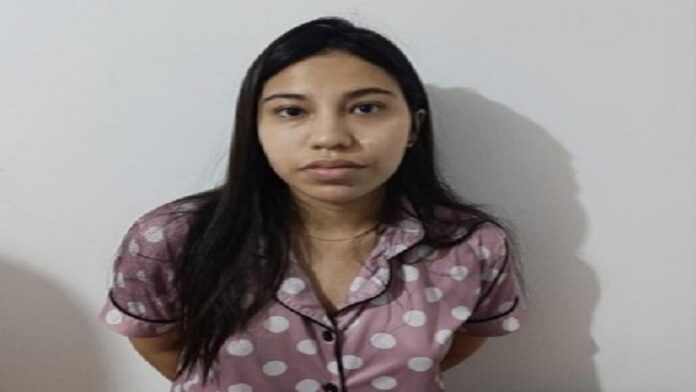 Mujer-IA-detenida-estafa-amorosa- Mujer usaba voz generada por IA para cometer "estafa amorosa"