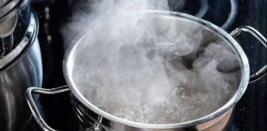 Mujer arrojó agua hirviendo a su expareja