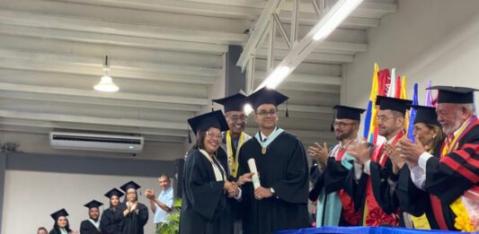 Secretaria de LUZ: Es un orgullo conferir nuevos Títulos Universitarios en Punto Fijo