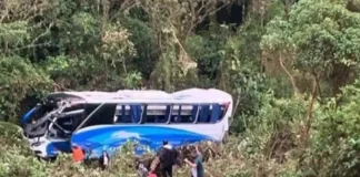 Accidente en Bucaramanga: bus intermunicipal cae a un precipicio Tragedia en Bucaramanga: bus intermunicipal cae a un precipicio