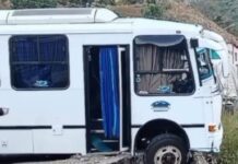 Vídeo|Unidad de transporte público casi cae en un río en el páramo merideño