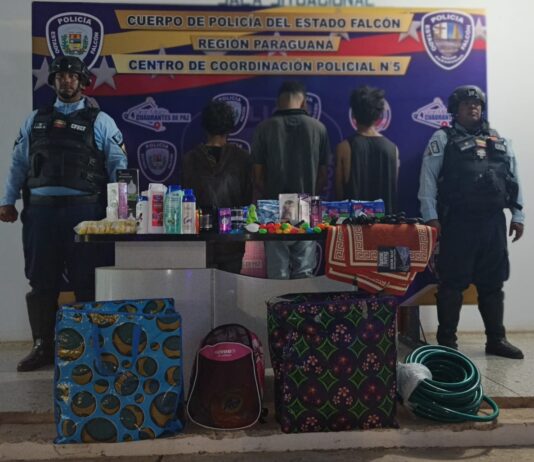 Tres detenidos por hurto en Multitienda Monica en Punto Fijo