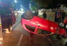 Vuelco de vehículo en la avenida Manaure de Coro