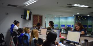 SUMITCA entrega más de 300 stickers de solvencia vehícular SUMITCA entrega más de 300 stickers de solvencia vehícular en Carirubana