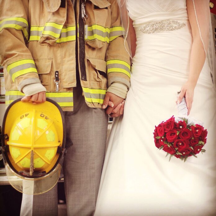 Asesinan a bombero y su esposa, y su bebé jugaba cerca de los cuerpos