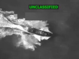 Almirante estadounidense desmintió recibir orden de matar a sobrevivientes en lancha en el Caribe Almirante estadounidense desmintió recibir orden de matar a sobrevivientes en lancha en el Caribe