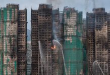 Trece detenidos por el incendio en Hong Kong Trece detenidos por el incendio en Hong Kong