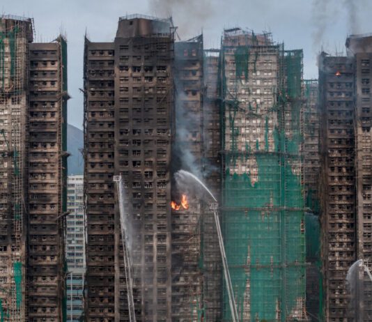 Trece detenidos por el incendio en Hong Kong Trece detenidos por el incendio en Hong Kong