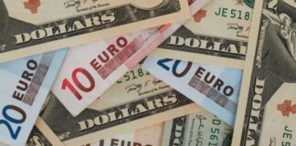 El euro superó los Bs.300 y el dólar oficial subió 1,20% para ubicarse en Bs.257,93 El euro superó los Bs.300 y el dólar oficial subió 1,20% para ubicarse en Bs.257,93