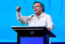 Petro: «Estamos bajo amenaza y tenemos que quitárnoslas de encima» Petro: "Estamos bajo amenaza y tenemos que quitárnoslas de encima"