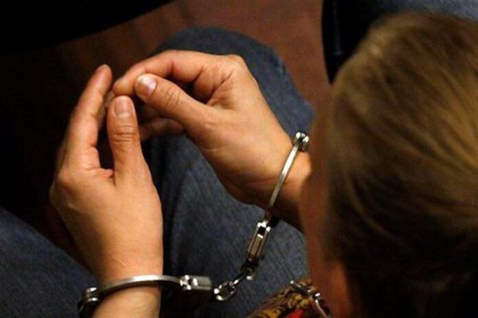 Guarenas | Detienen a dos mujeres por estafar con documentos falsos de la PNB