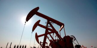 ¿A cuánto podría ubicarse el precio del petróleo venezolano en 2026? El coordinador y profesor del Centro Internacional de Energía y Ambiente del IESA, Oswaldo Felizzola, señaló que la producción petrolera en el país durante 2025, aumentó en casi 50.000 barriles diarios