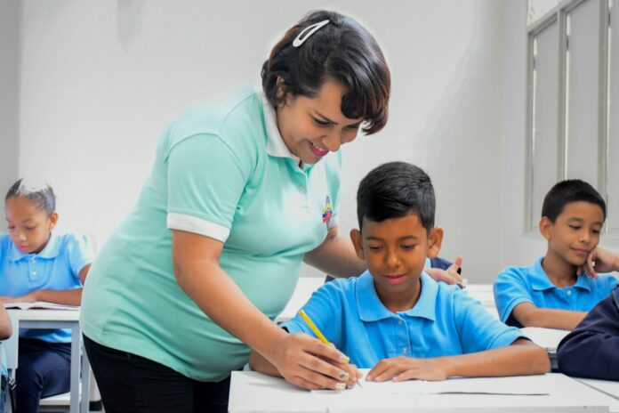 Hoy 15 de enero Venezuela celebra el Día del Maestro