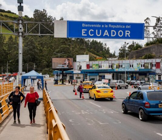 Ecuador impuso a Colombia arancel de 30% por falta de cooperación en la lucha contra el narcotráfico Ecuador impuso a Colombia un arancel de 30% por falta de cooperación en la lucha contra el narcotráfico