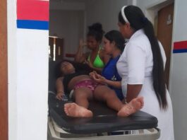 Adolescente cayó de una moto en marcha