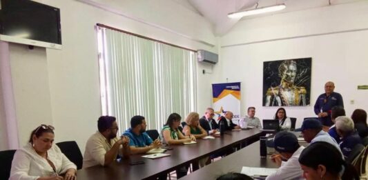 Gremios comerciales y organismos públicos acuerdan monitorear la economía local