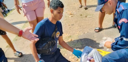 Vídeo| Colisión entre moto y carro con lesionados en Nuevo Pueblo