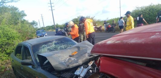 Colisión de vehículos dejó dos lesionados