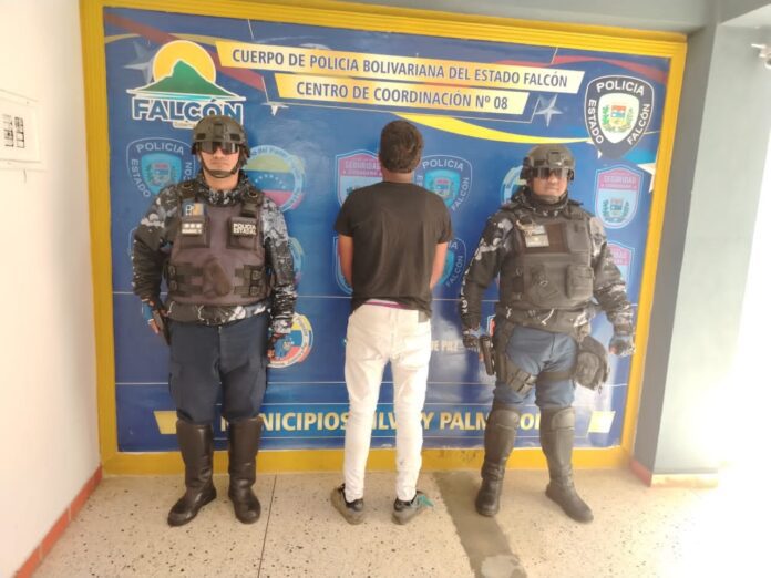 Detenido por hostil y agresivo