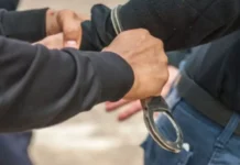 Detienen a un hombre por incitar al odio en sus redes sociales Detienen a un hombre por incitar al odio a través de sus redes sociales