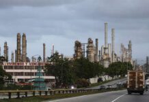 «El dinero será controlado por mí»: Trump sobre ingresos de la venta de petróleo venezolano